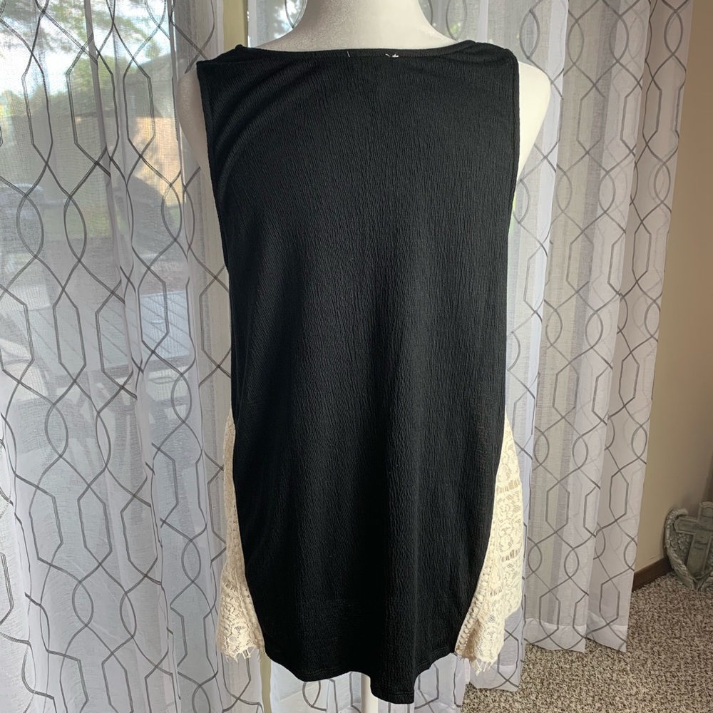 Umgee Black Flowy Tank with Crochet Sides Small - Picture 4 of 6